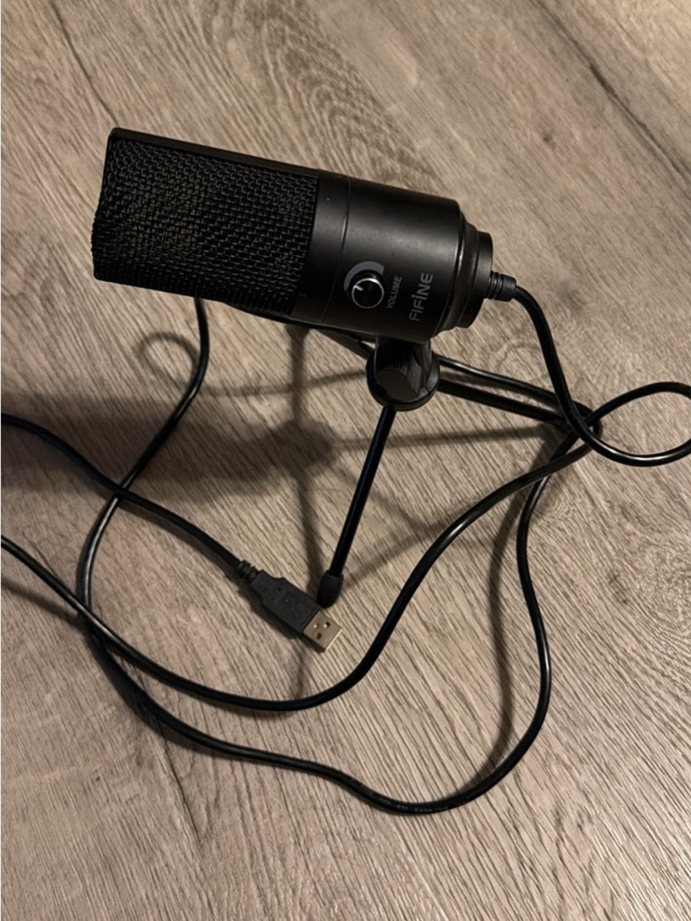 Fifine USB Desktop Microphone in Black with Adjustable Tripod Stand